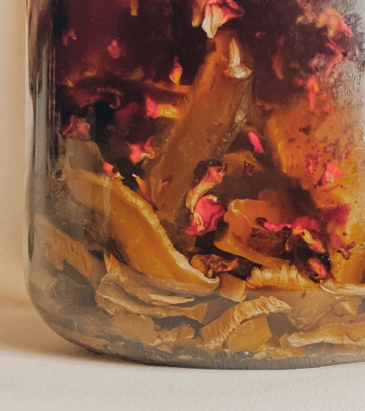 LEPAAR Damasque Rose Perfumed Body Balm / Parfémovaný tělový bazám s růží damašskou a zlatem