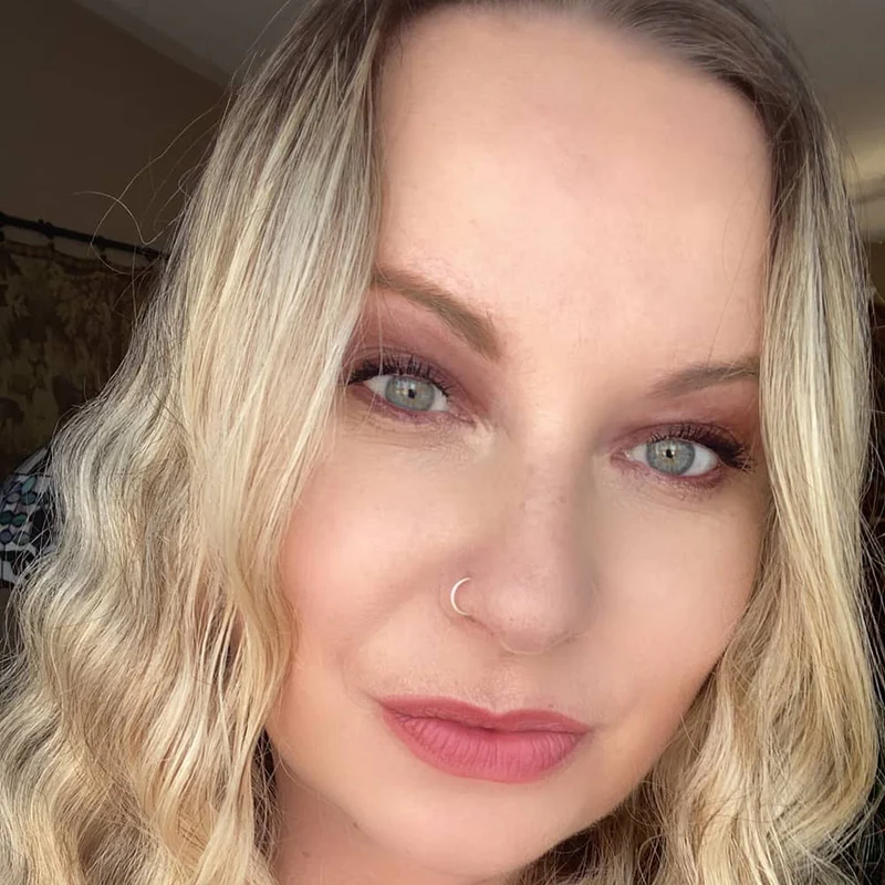 CHEEKBONE BEAUTY Fearless Eyeshadow Stín na oči 3g