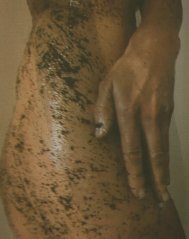 LEPAAR Mandarin Mecca Coffee Scrub / Rozjasňující obnovující peeling na tělo a obličej 215 ml
