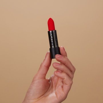 Lips – Clean Color & Care for a Beautiful Smile