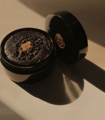 LEPAAR Mandarin Mecca Coffee Scrub / Rozjasňující obnovující peeling na tělo a obličej 215 ml