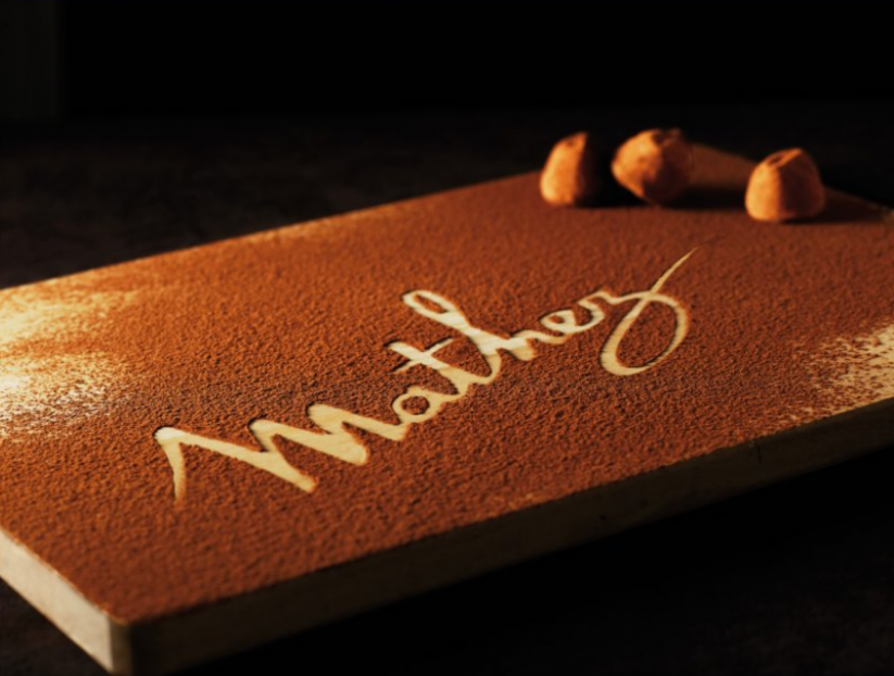 Kakaové lanýže Mathez Králíček s malinovými makronkami 100 g