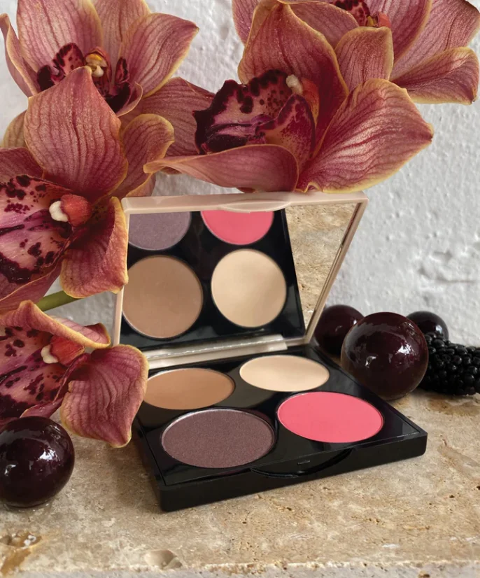 FITGLOW Multi-Use Pressed Shadow + Blush Colour stíny/ tvářenka 4g