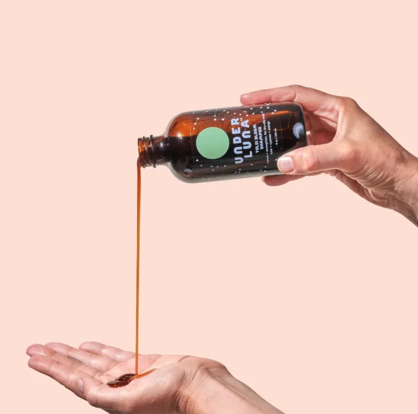 UNDER LUNA Obnovující a posilující šampon Tulsi Bloom Shampoo