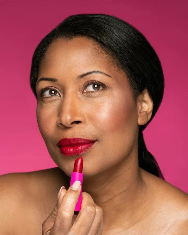 CHEEKBONE BEAUTY Rtěnka Sustain Lipstick 4g - Barva: Makoc