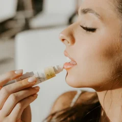SOLARA Zvláčňující sérum na rty SPF 15 ‘Pout Protector’ 10ml