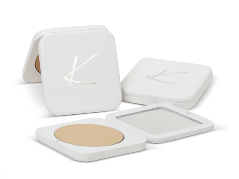 KYLIE’S Kompaktní make-up Mineral Goddess Pressed Foundation 14g